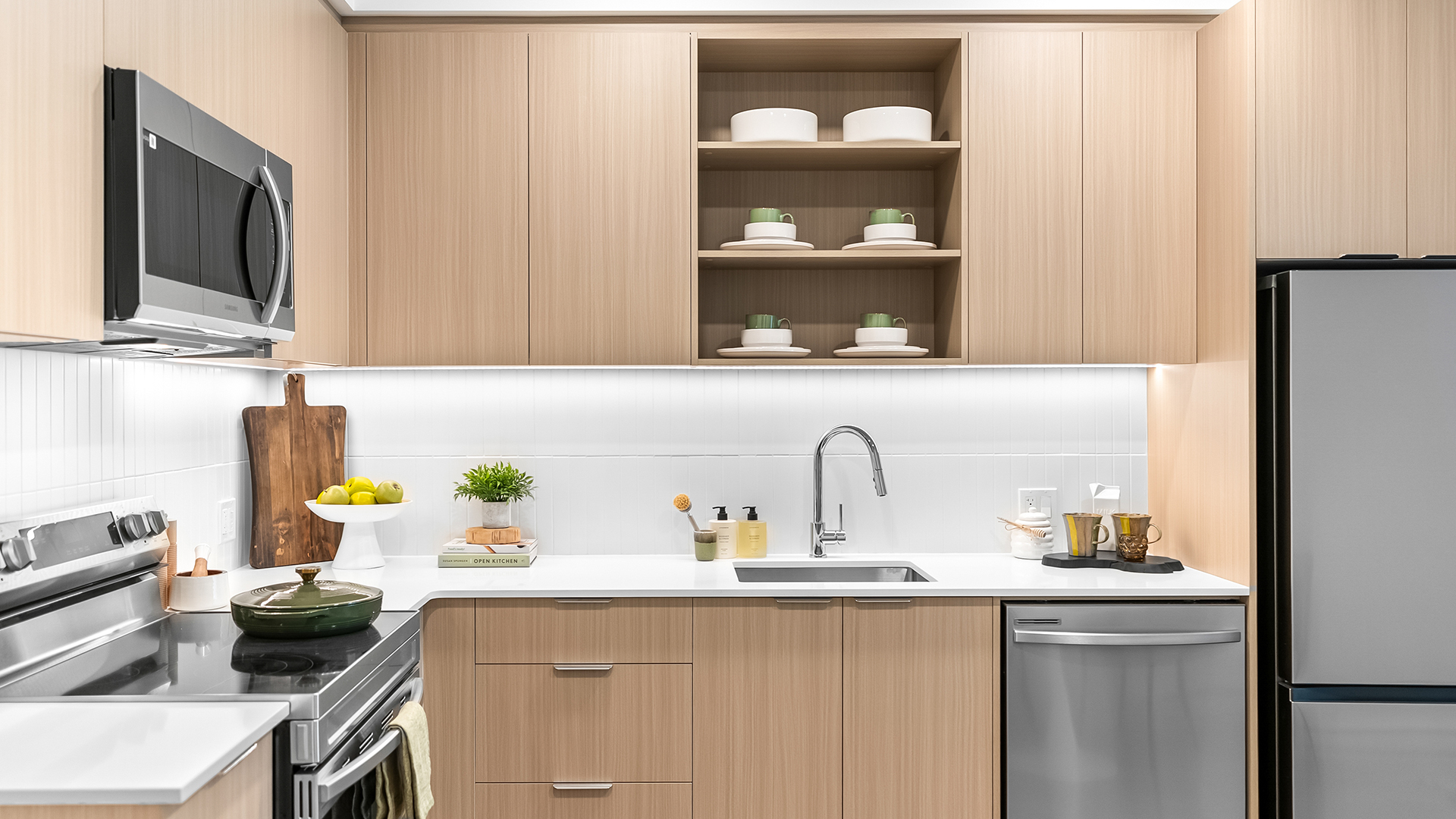 Homes gallery 1 858 Esquimalt2bed 34